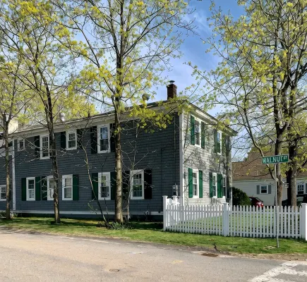 Charming 4-bedroom Colonial in lovely Keene with WiFi, AC