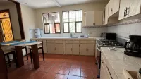 Serene 4-bedroom house with WiFi in Quetzaltenango - Homestays