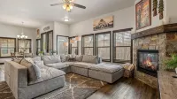 Cozy Getaway at The Lazy Bear Lodge: 3BR/2BA in Dover, ID! - 3성급