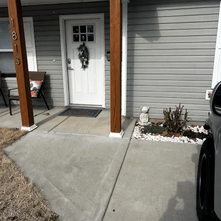Charming Home with Firepit, Large Fenced Yard, Pet Friendly.
