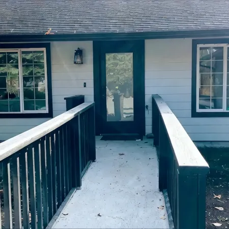 Remodeled Cottage w/Hot tub, 15 mins away from Mt. Rainier Park entrance