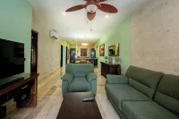 Beautiful oceanfront apartment, 1 block from 5th Av.