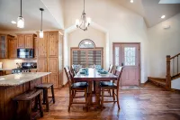 Comfy Gathering Place for Friends or Family! - 4-Star
