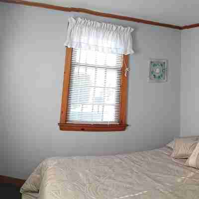 Quaint Cottage Steps Away from West Dennis Beach! Rooms
