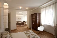 Luxury &  Chic Rental Villa Lake Garda Lazise. Lake view and swimming pool