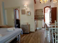 Near the bellisima Straccoligno beach cared apartment. - Wifi