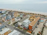 Ocean Views, seconds to the beach, and a 5 minute walk to downtown shopping! - 2-Star