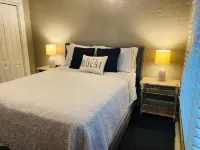 Unique 1 Bedroom Apartment in the heart of downtown Jonesborough - Homestays