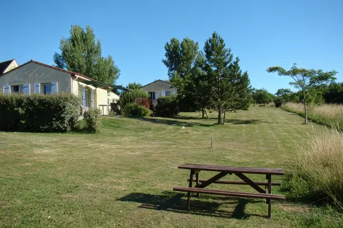 Comfortable 4/5-person gite with shared heated pool Sarlat/Cahors