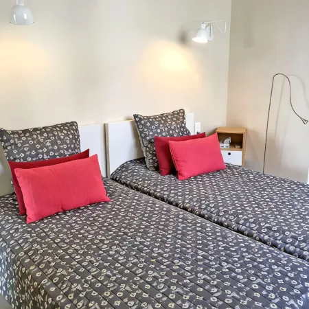 Contemporary bright apartment on Quai Royal with large terrace Sèt Hôtels à : Sète