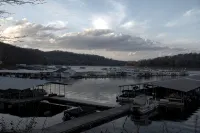 Wake up with the lake as your front yard!  3bd/1bth with land access & boat slip - Homestays