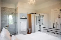 Beautiful 6 bedroom Historic Park Victorian