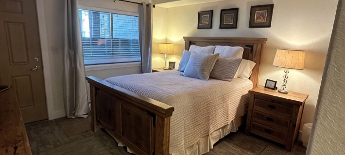 Luxury Remodel Downtown Condo Across from Yampa River Cannot Beat the Location! Hotels in Routt County