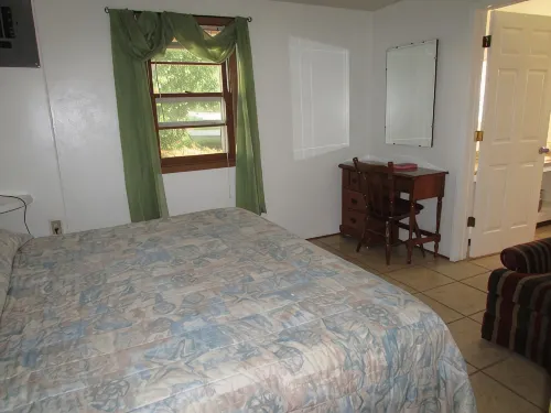 Come stay in our 2bd cabin on Table Rock Lake close to Silver Dollar City!