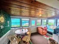 Beachfront Bungalow Retreat on Lake Huron2 - 3-Sterne