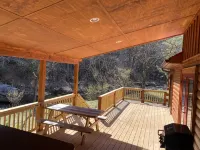 New 2/2 Log Cabin, Rushing Trout Stream, Hot Tub, Fireplace, 8 Acres, WiFi - 3-stjärniga