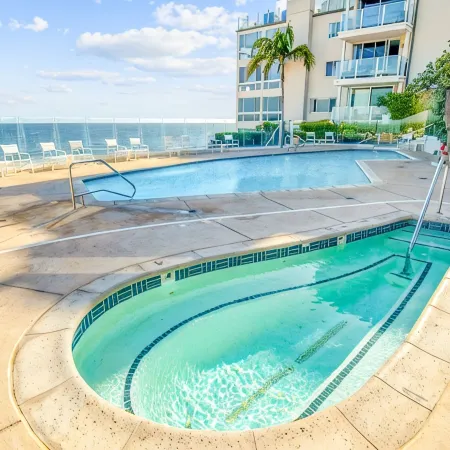 Beautiful, luxurious hideaway right on Carbon Beach in Malibu!