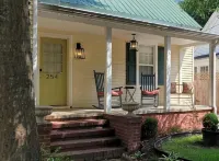 Cottage Downtown Aiken*Horse Events*Pet Friendly*Polo*Golf - Kitchenette