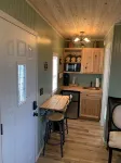 Blue Moon tiny cabin close to everything with Mountain View No Cleaning Fees