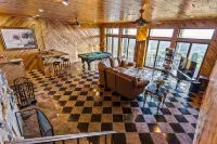 Mountain Cabin with 180 degree panoramic views just 15 minutes from Hanging Rock