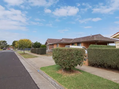 Charming 3-Bedroom Holiday Home Near Werribee Park