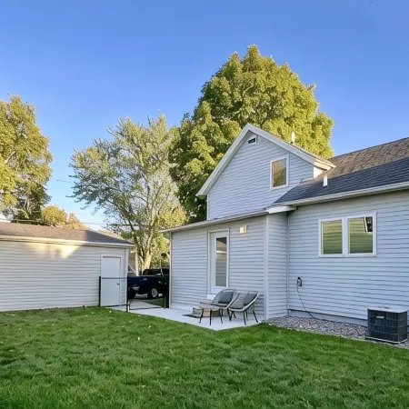 Cedar Falls Gem: Vintage Home With Modern Comforts Near Historic Downtown!