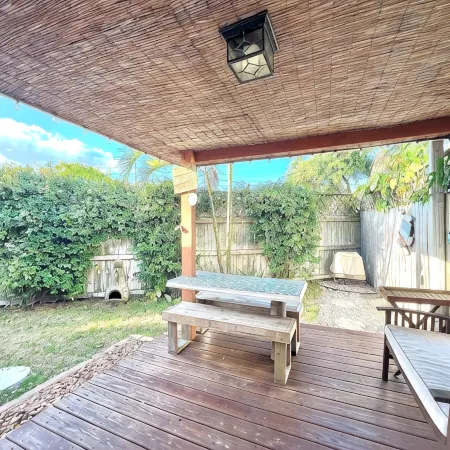 Coastal Cottage 233 - Walk to Beach, King Bed