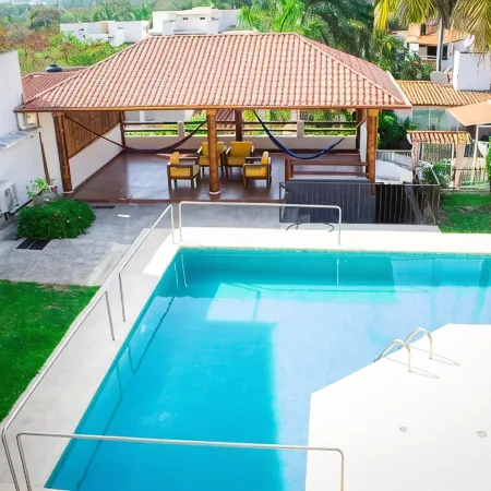 Wonderful residence w/studio, 15 min walk distance from beach & restaurants!