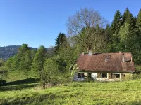 Spacious family inn surrounded by nature 벙뜨홍 호텔