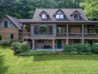 Private Mountain Getaway with Amazing Views, Location, & Space Hotels in Watauga