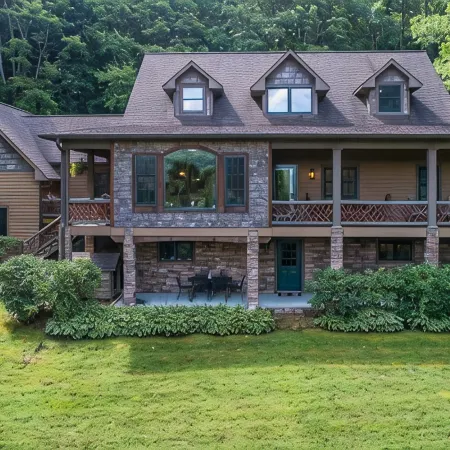 Private Mountain Getaway with Amazing Views, Location, & Space Ξενοδοχεία στην πόλη Watauga