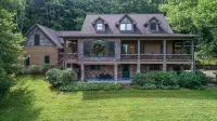 Private Mountain Getaway with Amazing Views, Location, & Space