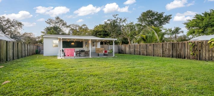 Super Modern ~3 miles to Beach~ Large Yard/Patio & BBQ Các khách sạn ở Hallandale Beach