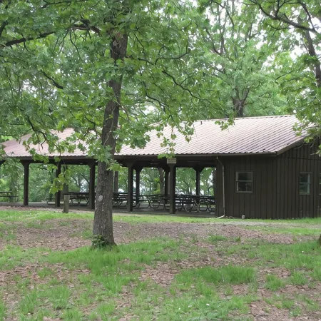 TLC-Tiny Cabin with loft located in park like setting. Отели в г. Шелл Ноб