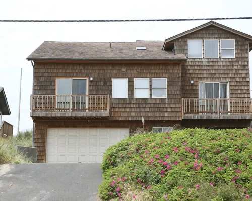 BEACH FRONT Property, 2 King Beds, Pool table, Completely Remodeled Interior! Hotels in Waldport