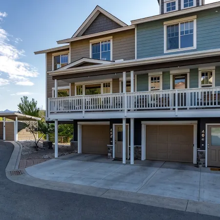 Town Home On The River. A/C. Views. Fish. Hot Springs. Walk To Town .