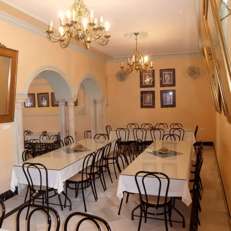 Hotel Maestre Отели рядом с достопримечательностью «Площадь Пласа-де-ла-Корредера»