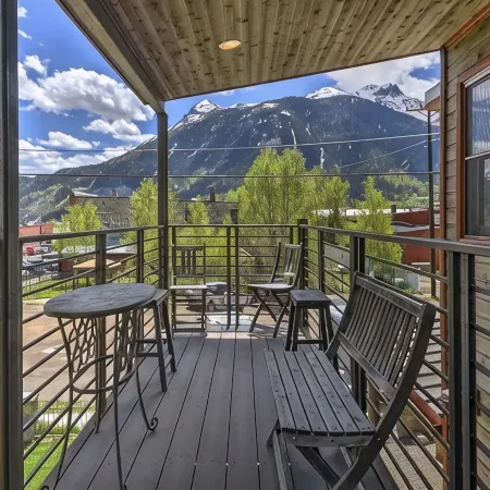 Modern Downtown Loft in Heart of Silverton