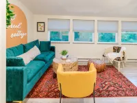 COOL CREEK COTTAGE: PSU Spring Creek Waterfront Oasis with Hot Tub