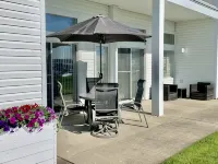 Lake Charlevoix/King/Queen/2 Bed/2 Bath Condo/Town/Beach/Pool