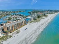 Stunning 3 Br Beachfront condo - Apartments