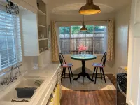 Charming Bright Home Near Dr Hospital & Shopping - Extra Comfy Beds and Couch