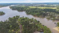 Lakeside Bungalow, Sleeps 12, Private Dock + More!