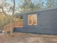 Little Black Cabin in the Oaks