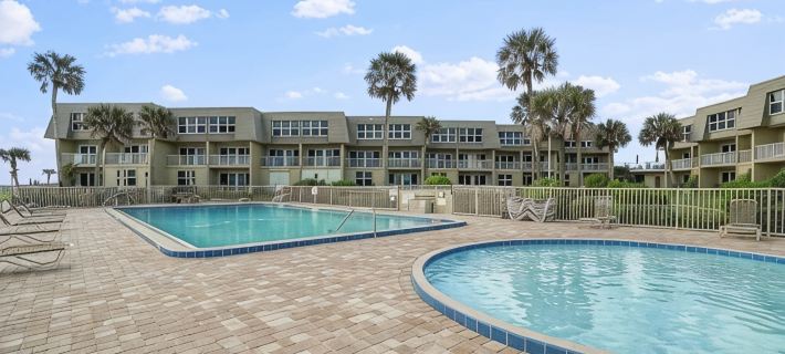 Coquina B103- Steps to the Beach & Pool Hotels in Crescent Beach