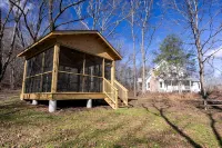 Creek-side retreat in the woods, perfect for families seeking quality time - Homestays