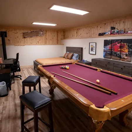 Cedar Retreat with Hot Tub, Sauna & Lake Access