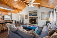 Tipsy Grizzly Cabin - Mountain view