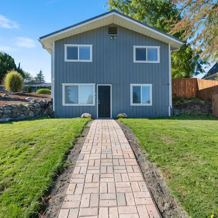 Remodeled 3 bedroom/ 2 story with AC