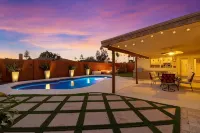 Fire Pit & Hot Tub Near Tempe Attractions - Private Pools